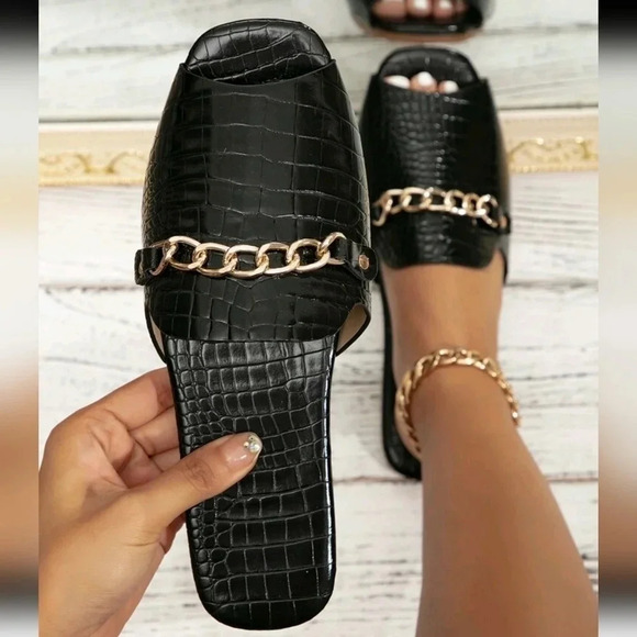 Fashion Black Sandals For Women, Crocodile Embossed Chain Decor Sandals - Picture 1 of 6